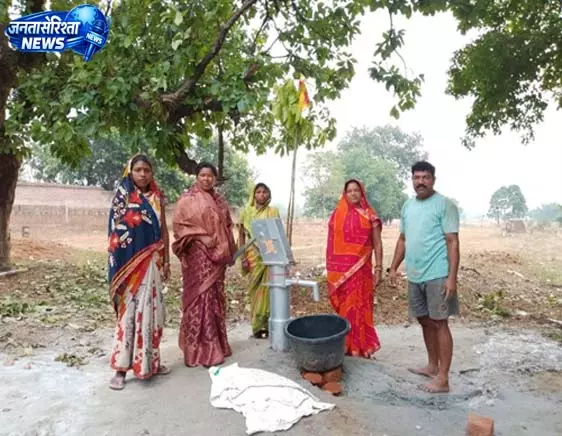 CM साय के निर्देश पर वर्षों पुरानी पेयजल समस्या का हुआ समाधान CM साय के निर्देश पर वर्षों पुरानी पेयजल समस्या का हुआ समाधान