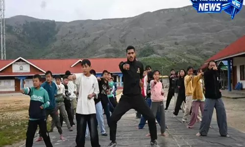 Mechukha: भारतीय सेना ने सेल्फ डिफेंस ट्रेनिंग कैंप लगाया Mechukha: भारतीय सेना ने सेल्फ डिफेंस ट्रेनिंग कैंप लगाया