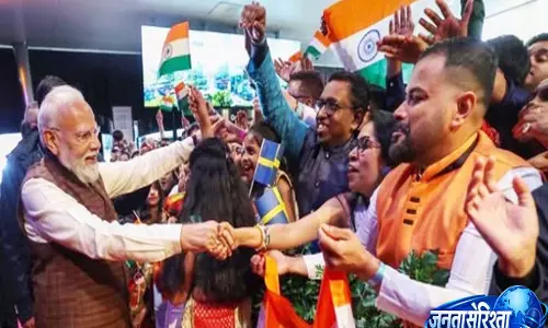 Sikkim: स्वीडन में पीएम मोदी का भारतीय समुदाय ने भव्य स्वागत किया Sikkim: स्वीडन में पीएम मोदी का भारतीय समुदाय ने भव्य स्वागत किया