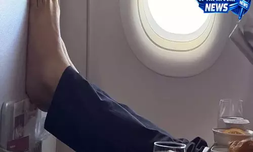 Bare feet passenger debate : वीर दास की वायरल फ्लाइट पोस्ट ने एयरलाइन शिष्टाचार पर बहस छेड़ी