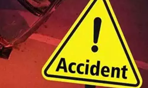 जगदलपुर में बस हादसे का शिकार, एक की मौत और 30 यात्री घायल