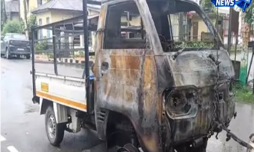 Assam: मवेशी चोरी के शक में तिनसुकिया में हिंसक भीड़, गाड़ियों में आग Assam: मवेशी चोरी के शक में तिनसुकिया में हिंसक भीड़, गाड़ियों में आग