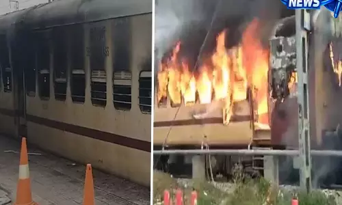 Bihar : सासाराम-पटना ट्रेन कोच में भीषण आग, तिरुवनंतपुरम-राजधानी हादसे के बाद Bihar : सासाराम-पटना ट्रेन कोच में भीषण आग, तिरुवनंतपुरम-राजधानी हादसे के बाद