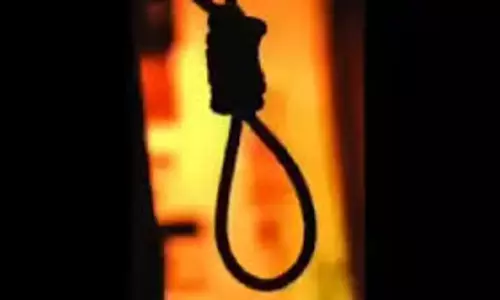 Jind: महिला का शव फंदे से लटका मिला, पुलिस जांच में जुटी Jind: महिला का शव फंदे से लटका मिला, पुलिस जांच में जुटी