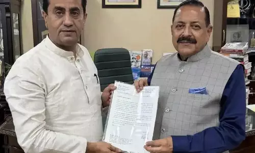 Kathua: जसरोटिया ने केंद्रीय मंत्री से की मुलाकात, विकास योजनाओं पर जोर Kathua: जसरोटिया ने केंद्रीय मंत्री से की मुलाकात, विकास योजनाओं पर जोर