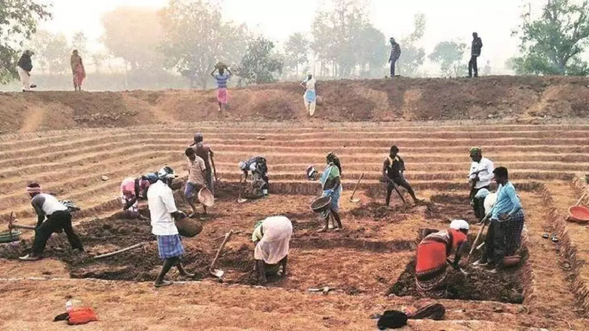 Mumbai: मनरेगा भर्ती को लेकर फर्जीवाड़े की आशंका, मंत्री ने दी चेतावनी Mumbai: मनरेगा भर्ती को लेकर फर्जीवाड़े की आशंका, मंत्री ने दी चेतावनी