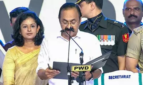 केरल: वीडी सतीशन ने ली मुख्यमंत्री पद की शपथ केरल: वीडी सतीशन ने ली मुख्यमंत्री पद की शपथ