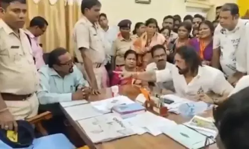 टांगी ब्लॉक ऑफिस में पेन-डाउन हड़ताल, ABDO से कथित दुर्व्यवहार पर c