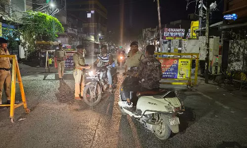 MP : शहर में पुलिस का रातभर सर्च ऑपरेशन, 439 लोगों पर कार्रवाई, 200 ड्रंक एंड ड्राइव मामले दर्ज MP : शहर में पुलिस का रातभर सर्च ऑपरेशन, 439 लोगों पर कार्रवाई, 200 ड्रंक एंड ड्राइव मामले दर्ज