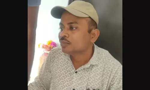 Odisha : केंद्रपाड़ा में रिश्वत लेते हेडमास्टर गिरफ्तार, विजिलेंस की कार्रवाई में खुला मामला Odisha : केंद्रपाड़ा में रिश्वत लेते हेडमास्टर गिरफ्तार, विजिलेंस की कार्रवाई में खुला मामला