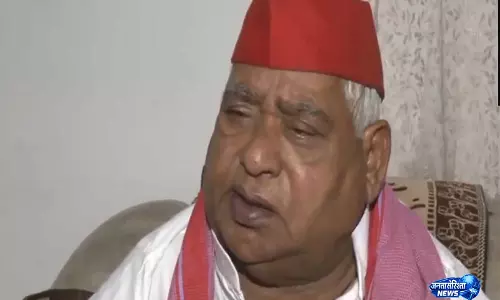 SP सांसद अवधेश प्रसाद का हमला: यूपी कैबिनेट बैठक पर बोले—“किसान परेशान, सरकार का जनता से कोई जुड़ाव नहीं” SP सांसद अवधेश प्रसाद का हमला: यूपी कैबिनेट बैठक पर बोले—“किसान परेशान, सरकार का जनता से कोई जुड़ाव नहीं”