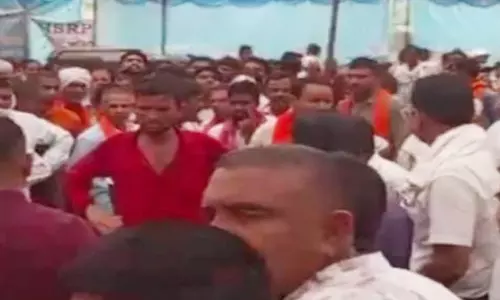 सरपंच पर चाकू से हमला, सुशासन तिहार शिविर में हड़कंप