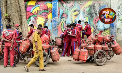 IOCL ने TN में कमर्शियल LPG सप्लाई 70% तक बढ़ाई IOCL ने TN में कमर्शियल LPG सप्लाई 70% तक बढ़ाई