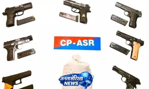 ड्रग्स और हथियार तस्करी मॉड्यूल का भंडाफोड़, 2.1 किलो हेरोइन और 7 पिस्तौल बरामद ड्रग्स और हथियार तस्करी मॉड्यूल का भंडाफोड़, 2.1 किलो हेरोइन और 7 पिस्तौल बरामद