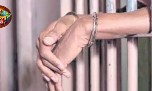 Nandapur पूर्व समिति सदस्य के घर अवैध शराब यूनिट का भंडाफोड़, गिरफ्तार