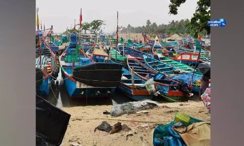Kerala : तटीय इलाकों में मछली पकड़ने पर रोक, तेज हवाओं का अलर्ट Kerala : तटीय इलाकों में मछली पकड़ने पर रोक, तेज हवाओं का अलर्ट