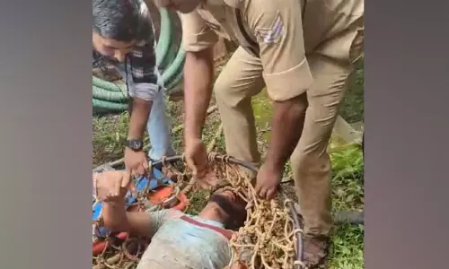 Kerala : 60 फीट गहरे कुएं में गिरे युवक को फायर ब्रिगेड ने बचाया Kerala : 60 फीट गहरे कुएं में गिरे युवक को फायर ब्रिगेड ने बचाया