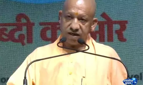 CM Yogi ने शिफ्ट में नमाज पर दिया बयान CM Yogi ने शिफ्ट में नमाज पर दिया बयान