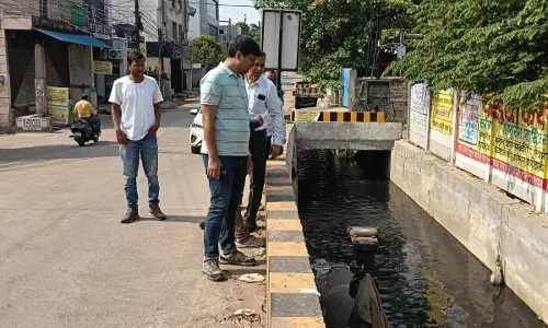 नालियों से तह तक कीचड़ निकालने के निर्देश नालियों से तह तक कीचड़ निकालने के निर्देश