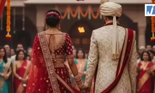 लुटेरी दुल्हन का नया कारनामा, दूल्हे को पिलाया हल्दी वाला दूध, फिर... लुटेरी दुल्हन का नया कारनामा, दूल्हे को पिलाया हल्दी वाला दूध, फिर...