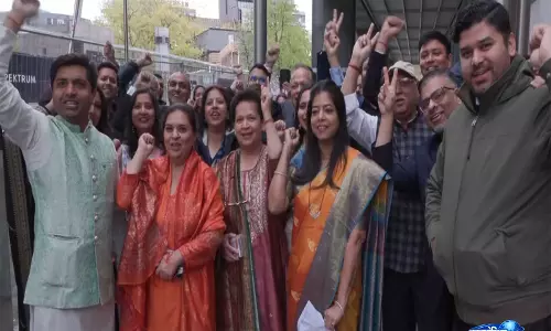 एक रॉकस्टार से भी बढ़कर: ओस्लो में भारतीय समुदाय बेसब्री से PM मोदी के आगमन का इंतज़ार कर रहा एक रॉकस्टार से भी बढ़कर: ओस्लो में भारतीय समुदाय बेसब्री से PM मोदी के आगमन का इंतज़ार कर रहा