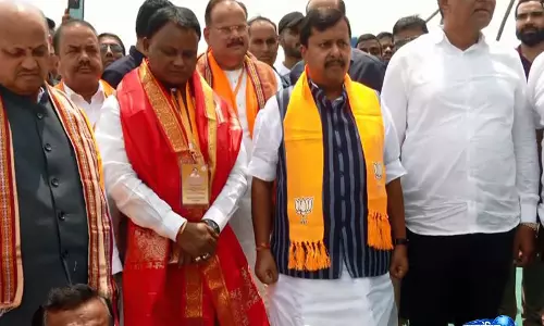 ओडिशा: BJP प्रमुख नितिन नवीन ने भुवनेश्वर में 100 फुट ऊंचा राष्ट्रीय ध्वज फहराया