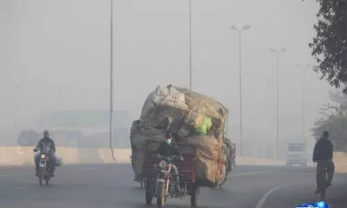Pakistan का दम घुट रहा है, क्योंकि ज़हरीली हवा एक खामोश कातिल बन गई Pakistan का दम घुट रहा है, क्योंकि ज़हरीली हवा एक खामोश कातिल बन गई