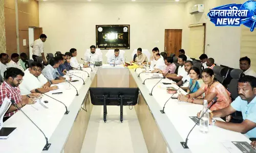 उद्योग मंत्री लखनलाल देवांगन ने नगर निगम के कार्यों की समीक्षा उद्योग मंत्री लखनलाल देवांगन ने नगर निगम के कार्यों की समीक्षा