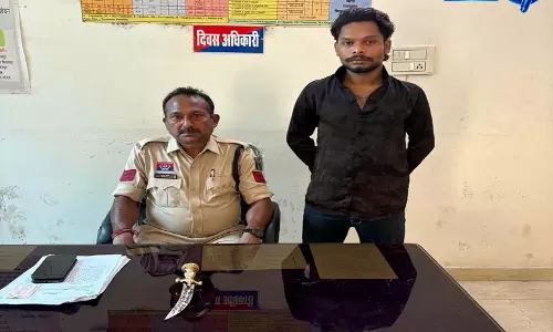चाकू लेकर घूम रहा युवक गिरफ्तार, तारबाहर पुलिस ने की कार्रवाई चाकू लेकर घूम रहा युवक गिरफ्तार, तारबाहर पुलिस ने की कार्रवाई