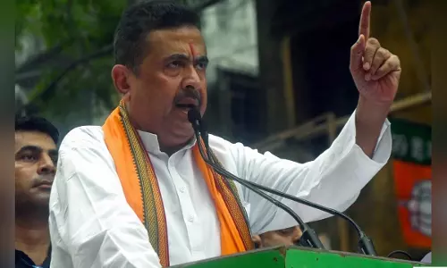 पत्थरबाजी पर सख्त हुए शुभेंदु अधिकारी, उदाहरण देते हुए सख्त बयान पत्थरबाजी पर सख्त हुए शुभेंदु अधिकारी, उदाहरण देते हुए सख्त बयान