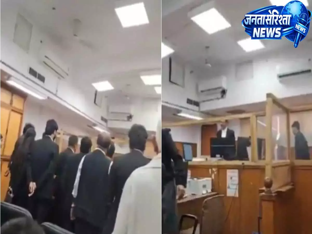 Delhi: रोहिणी कोर्ट में जज और वकील के बीच कथित तीखी बहस का वीडियो वायरल Delhi: रोहिणी कोर्ट में जज और वकील के बीच कथित तीखी बहस का वीडियो वायरल