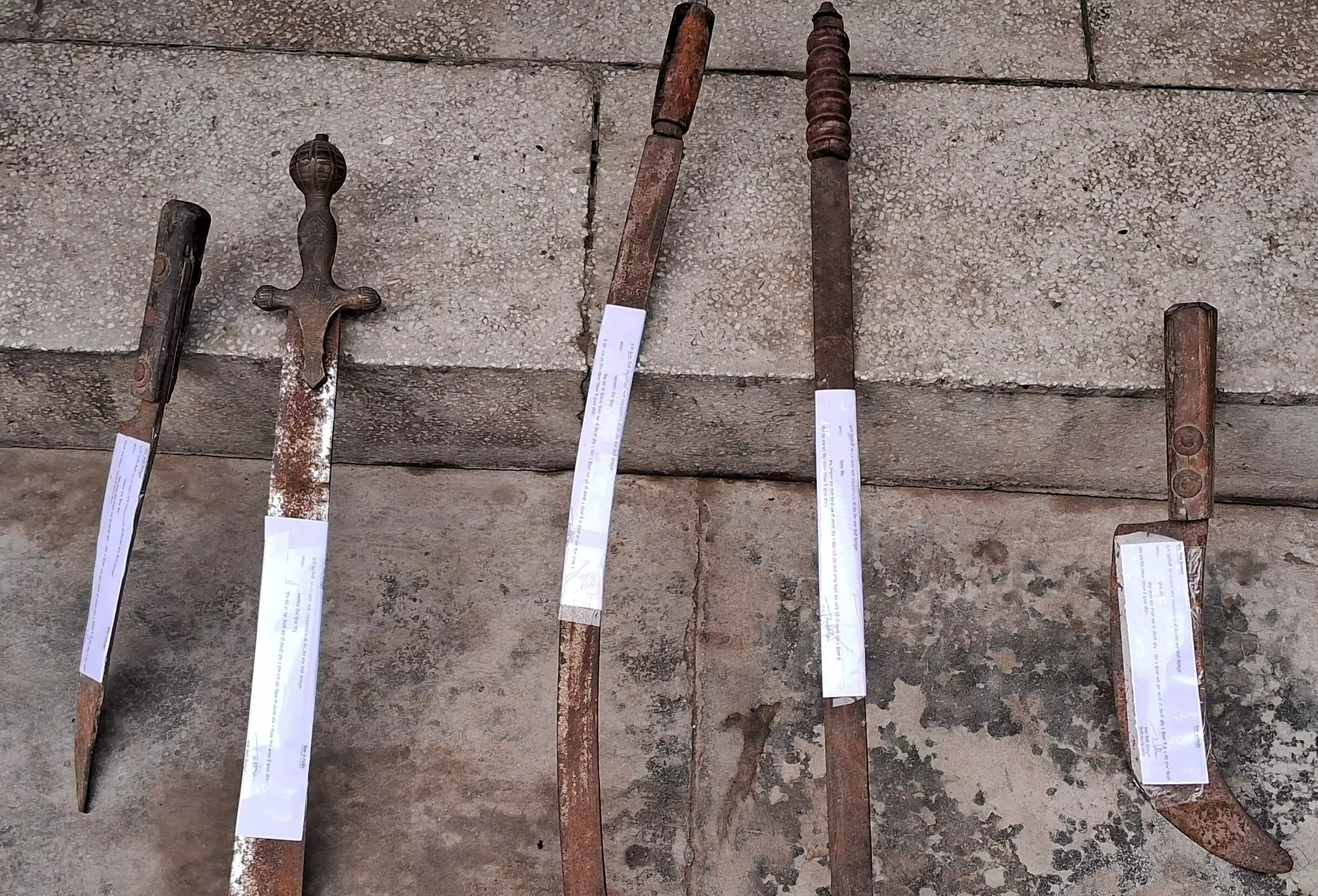 Reasi: कटरा में नाका चेकिंग के दौरान धारदार हथियार मिलने से हड़कंप Reasi: कटरा में नाका चेकिंग के दौरान धारदार हथियार मिलने से हड़कंप