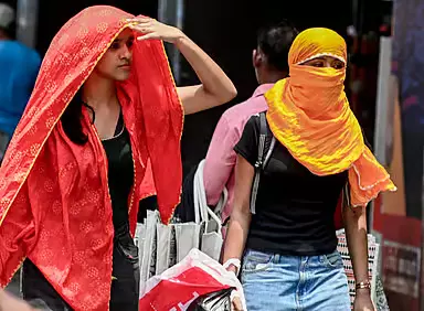 Tamil Nadu: 15 जिलों में भारी बारिश की येलो वॉर्निंग, कई इलाकों में गरज-चमक की संभावना Tamil Nadu: 15 जिलों में भारी बारिश की येलो वॉर्निंग, कई इलाकों में गरज-चमक की संभावना
