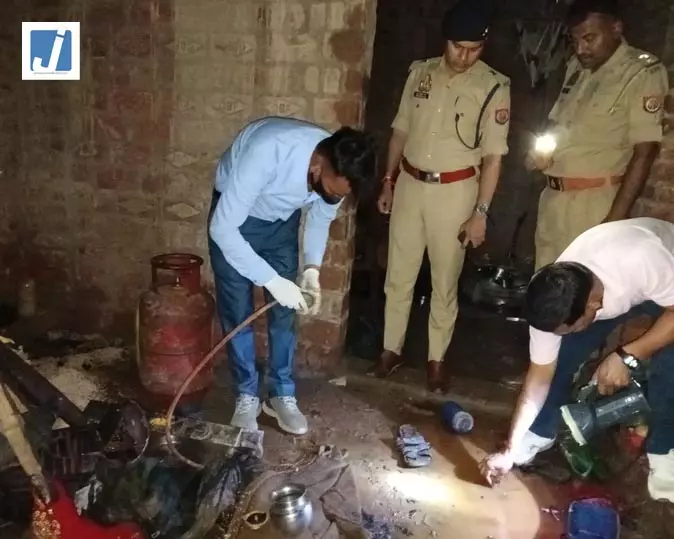 गैस लीक से भीषण ब्लास्ट, 9 लोग झुलसे गैस लीक से भीषण ब्लास्ट, 9 लोग झुलसे