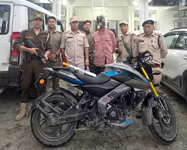 Arunachal: हत्या का आरोपी एक दिन के अंदर गिरफ्तार Arunachal: हत्या का आरोपी एक दिन के अंदर गिरफ्तार