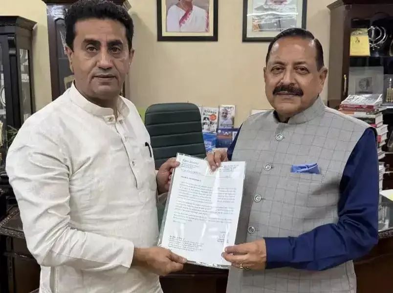 Kathua: जसरोटिया ने केंद्रीय मंत्री से की मुलाकात, विकास योजनाओं पर जोर Kathua: जसरोटिया ने केंद्रीय मंत्री से की मुलाकात, विकास योजनाओं पर जोर