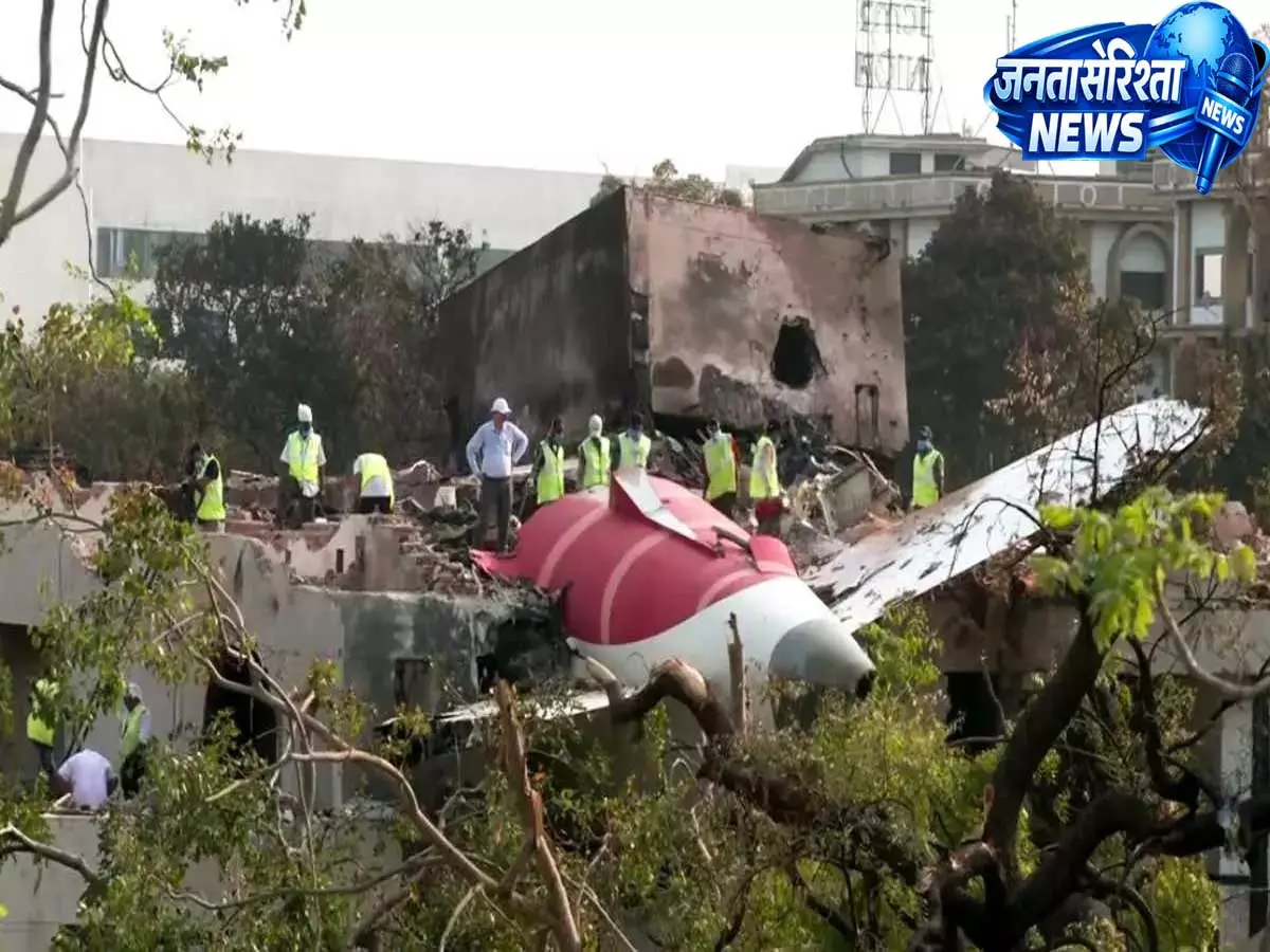 Air India crash: मुर्दाघर में व्यक्ति ने बताया, पायलट अभी भी कंट्रोल में Air India crash: मुर्दाघर में व्यक्ति ने बताया, पायलट अभी भी कंट्रोल में