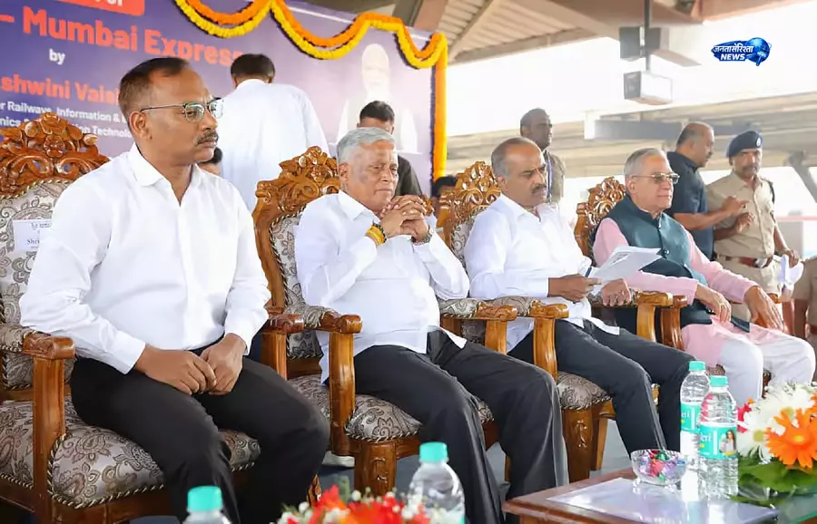 Karnataka : रेल मंत्री ने 7,000 किमी बुलेट ट्रेन नेटवर्क की योजना का किया ऐलान Karnataka : रेल मंत्री ने 7,000 किमी बुलेट ट्रेन नेटवर्क की योजना का किया ऐलान