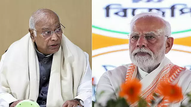 Kharge का केंद्र सरकार पर हमला, ईंधन कीमतों में बढ़ोतरी और महंगाई को लेकर लगाए गंभीर आरोप Kharge का केंद्र सरकार पर हमला, ईंधन कीमतों में बढ़ोतरी और महंगाई को लेकर लगाए गंभीर आरोप