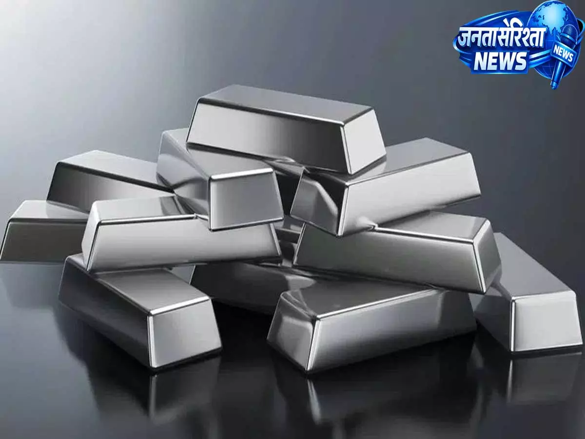 तेल महंगा, डॉलर मजबूत: चांदी की कीमतें गिरकर 2.70 लाख/kg हुईं तेल महंगा, डॉलर मजबूत: चांदी की कीमतें गिरकर 2.70 लाख/kg हुईं