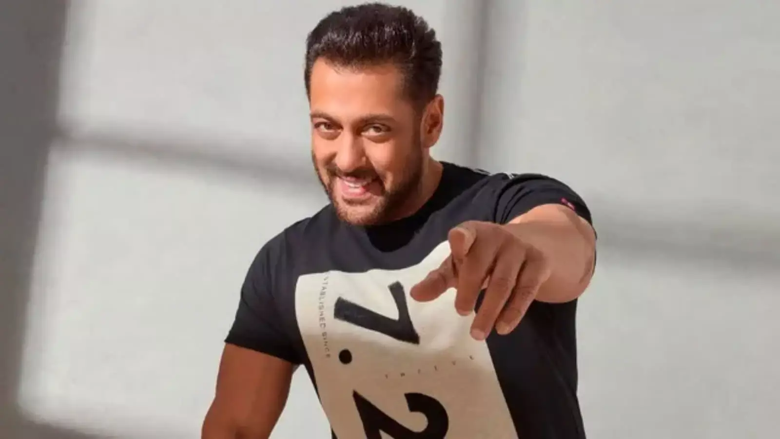 Viral: Salman Khan का लेटेस्ट इंस्टा कैप्शन दिखा पीक ‘भाई एनर्जी Viral: Salman Khan का लेटेस्ट इंस्टा कैप्शन दिखा पीक ‘भाई एनर्जी