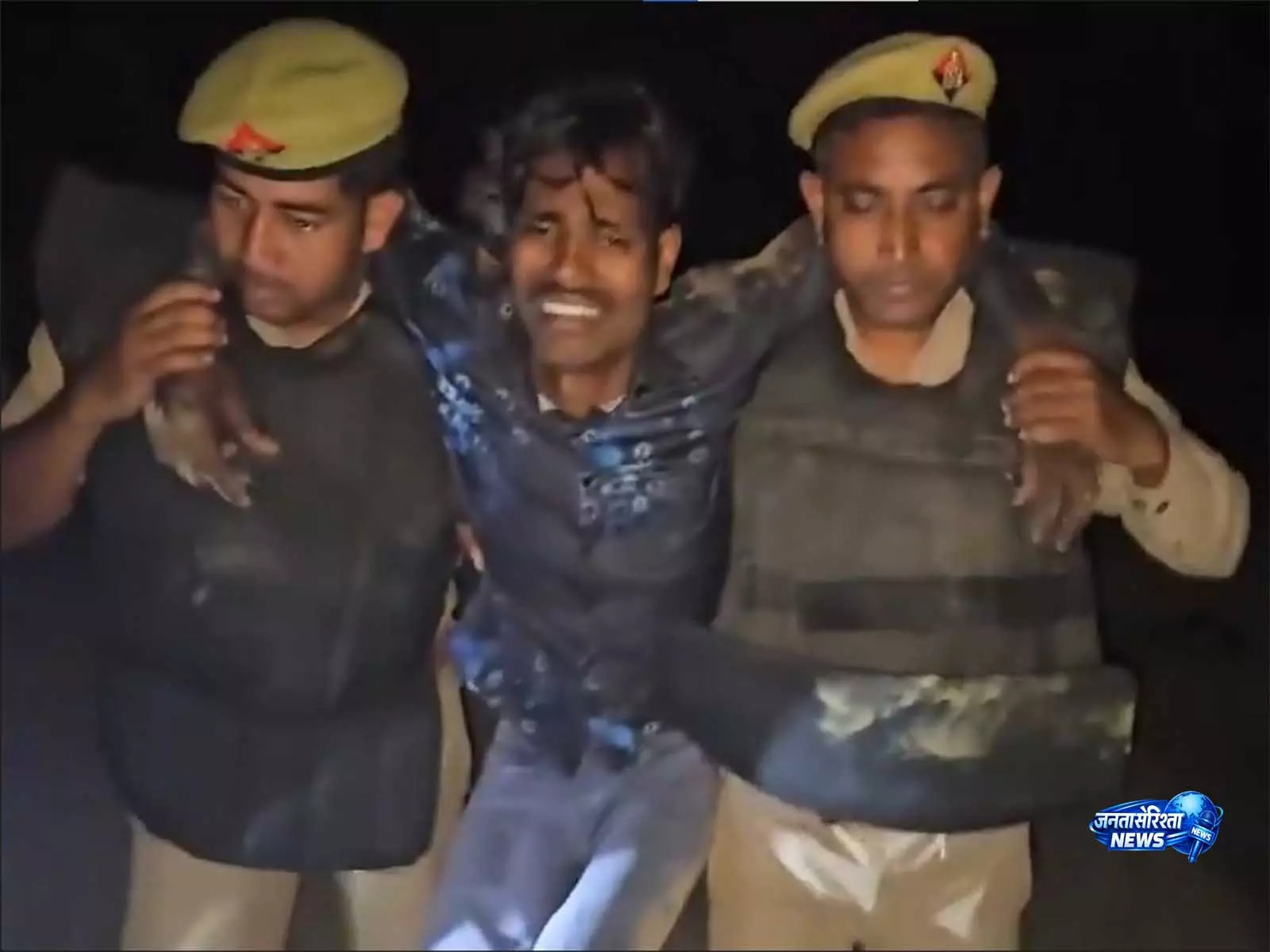 UP: हत्या का आरोपी हिरासत से फरार, नेपाल सीमा के पास पुलिस मुठभेड़ में घायल UP: हत्या का आरोपी हिरासत से फरार, नेपाल सीमा के पास पुलिस मुठभेड़ में घायल