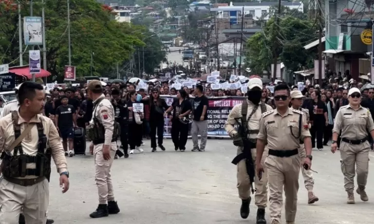 मणिपुर में तनाव बढ़ा, KSO-SH ने पुलिस पर 14 नागरिकों के अपहरण में मिलीभगत का आरोप लगाया मणिपुर में तनाव बढ़ा, KSO-SH ने पुलिस पर 14 नागरिकों के अपहरण में मिलीभगत का आरोप लगाया
