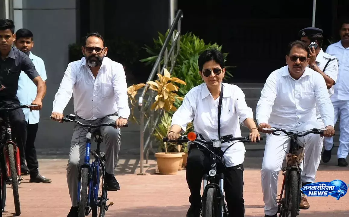 ऊर्जा संकट के बीच Odisha हाईकोर्ट के तीन जज साइकिल से पहुंचे कोर्ट ऊर्जा संकट के बीच Odisha हाईकोर्ट के तीन जज साइकिल से पहुंचे कोर्ट