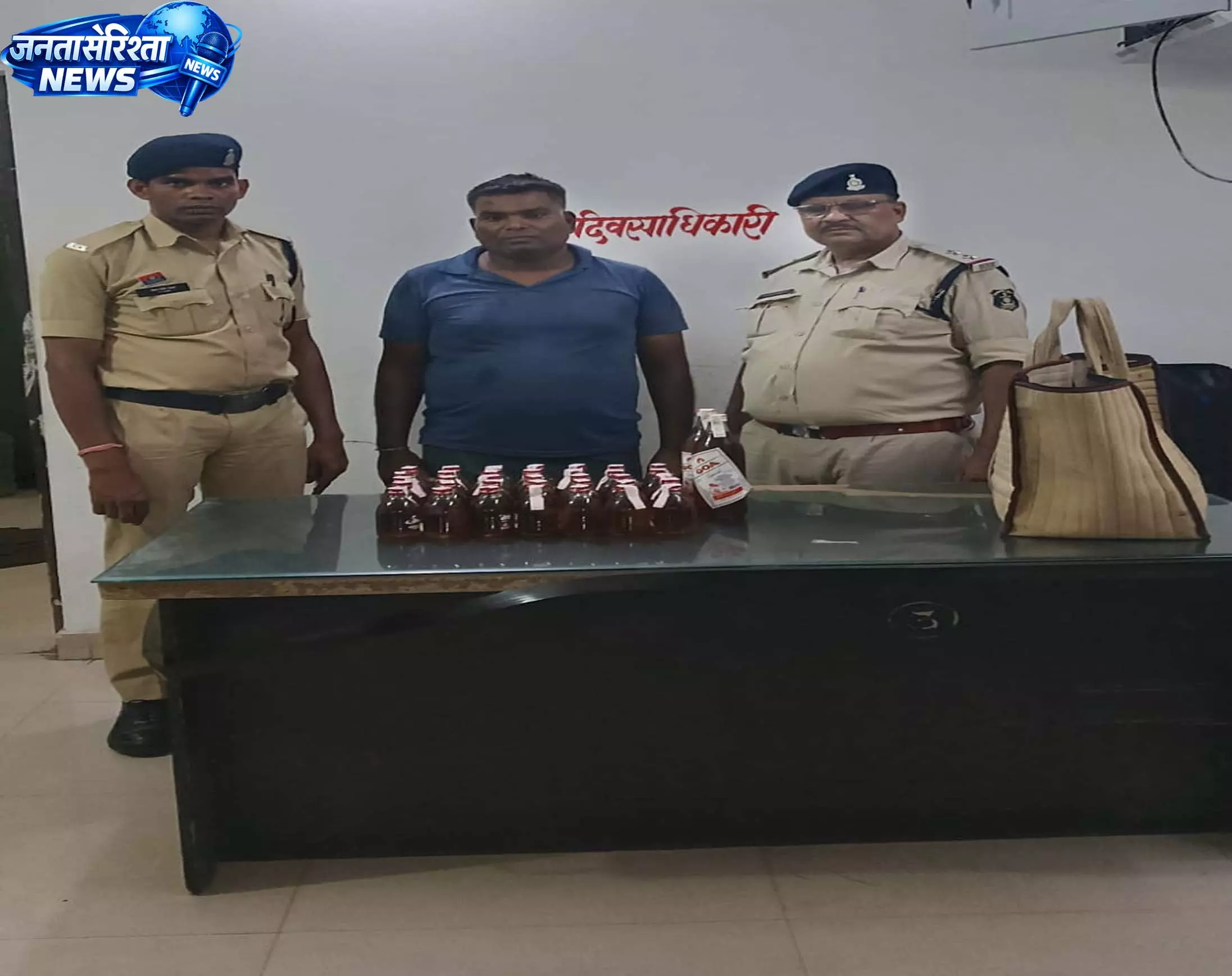 रायपुर में अवैध शराब तस्करी करने वाला तस्कर गिरफ्तार रायपुर में अवैध शराब तस्करी करने वाला तस्कर गिरफ्तार