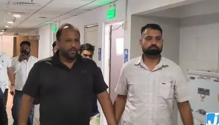 बैंक फ्रॉड केस: ईडी ने आप नेता दीपक सिंगला को राउज एवेन्यू कोर्ट में पेश किया बैंक फ्रॉड केस: ईडी ने आप नेता दीपक सिंगला को राउज एवेन्यू कोर्ट में पेश किया