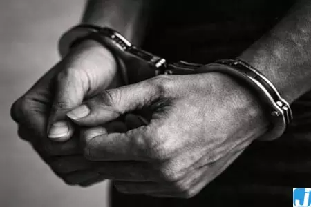 वायरल कैश वीडियो मामले में टीएसआर जवान और स्वास्थ्यकर्मी गिरफ्तार वायरल कैश वीडियो मामले में टीएसआर जवान और स्वास्थ्यकर्मी गिरफ्तार