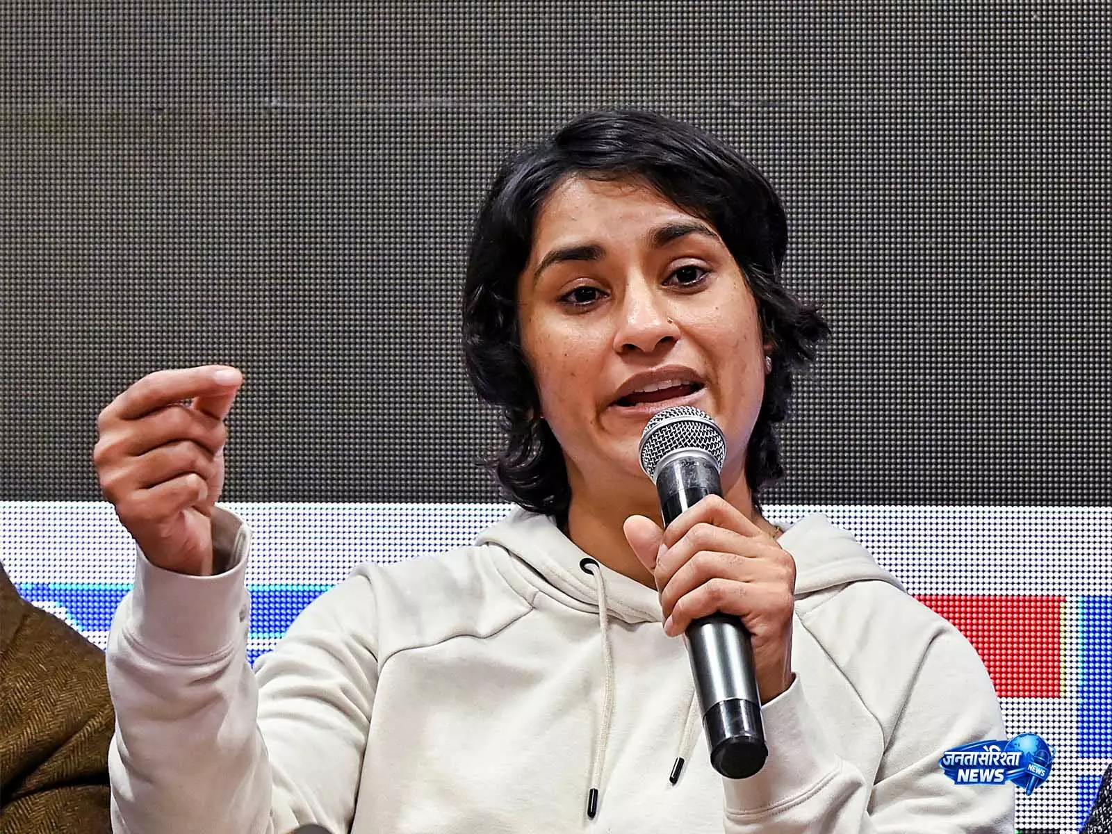 विनेश फोगाट की याचिका पर WFI को नोटिस विनेश फोगाट की याचिका पर WFI को नोटिस
