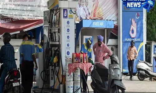ईंधन महंगा हुआ: दिल्ली और कोलकाता में दामों में इजाफा