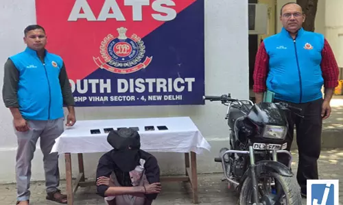 मोबाइल छीनने वाला आरोपी गिरफ्तार, पुलिस ने 6 चोरी के फोन और बाइक बरामद की मोबाइल छीनने वाला आरोपी गिरफ्तार, पुलिस ने 6 चोरी के फोन और बाइक बरामद की